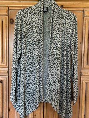 Bobeau black/grey animal print cardigan, super soft, size L